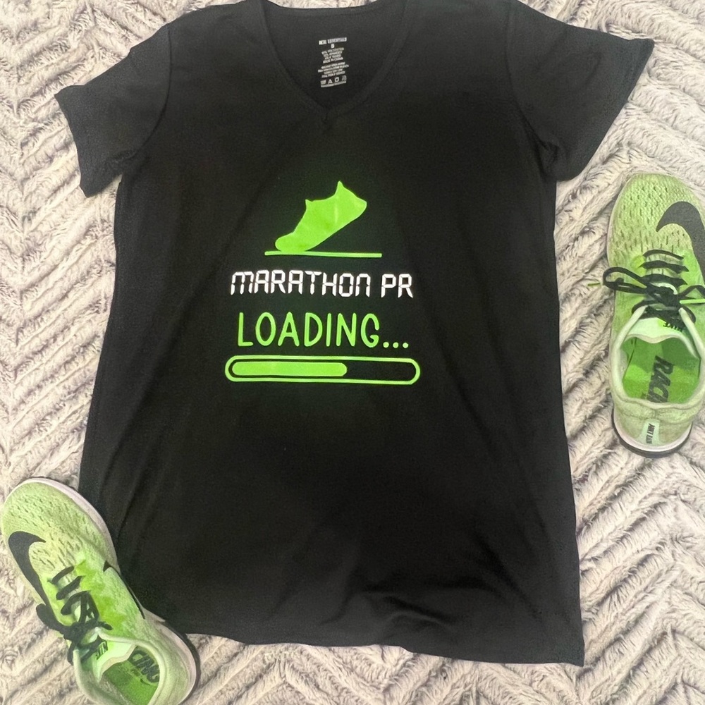 Marathon PR loading running tech tee